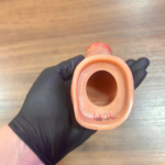 Capa Peniana Realística 18cm X 4,2 com Apoio Escrotal e Vibrador na Glande - Imagem 4